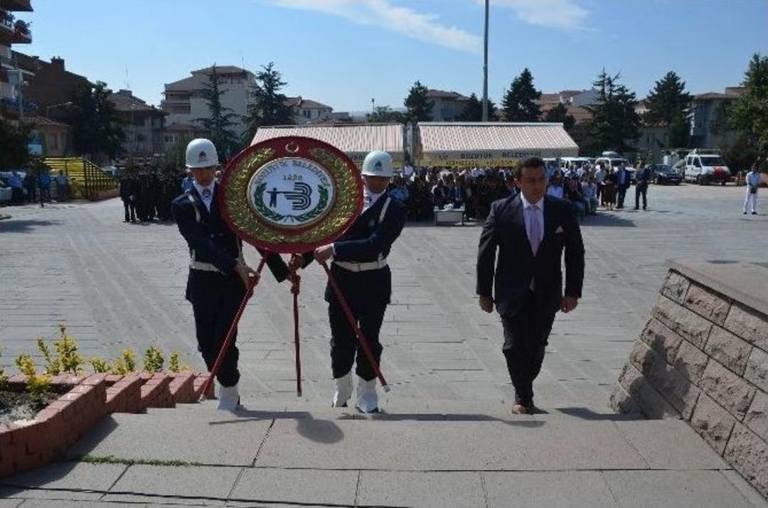 Boz&uuml;y&uuml;k Belediyesi Şehit Aileleri Ve Gazileri Unutmadı