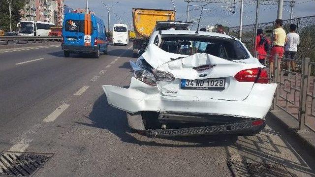 Kocaeli’de Tır, Taksiye Arkadan Çarptı