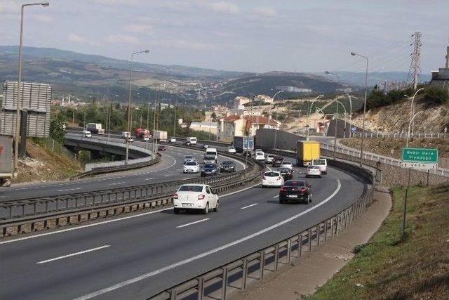 Kocaeli’de Bayram Trafiği Yoğunluğu