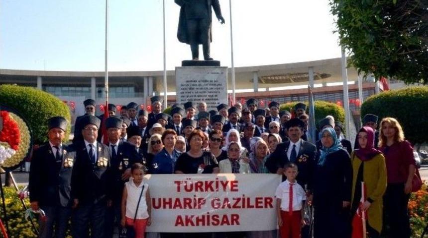 Akhisar&rsquo;da Gaziler G&uuml;n&uuml; T&ouml;renle Kutlandı