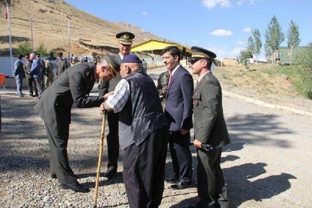 Başkale'de 90 Yaşındaki Kore Gazisi Tören Alanını Karıştırdı