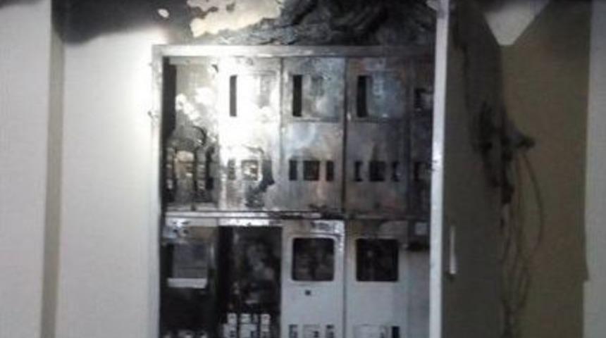 Sakarya&rsquo;da Pano Yangını İtfaiye Ekiplerince S&ouml;nd&uuml;r&uuml;ld&uuml;