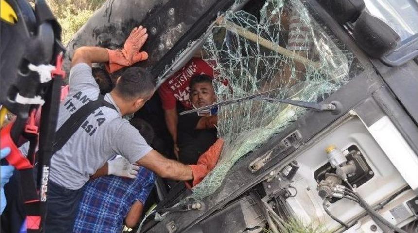 Freni Patlayan Kamyonda Can Pazarı