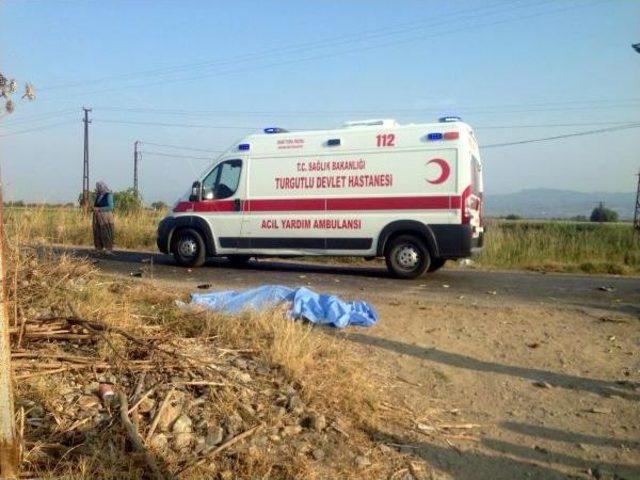 Süt Kamyonuyla Motosiklet Çarpıştı: 1 Ölü 3