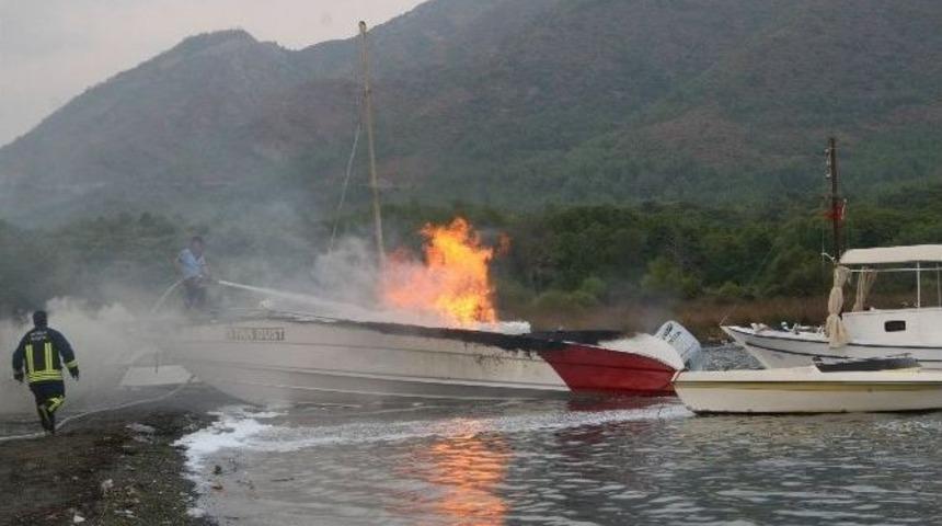 Bakım Sırasında Alev Alan Tekne K&uuml;l Oldu