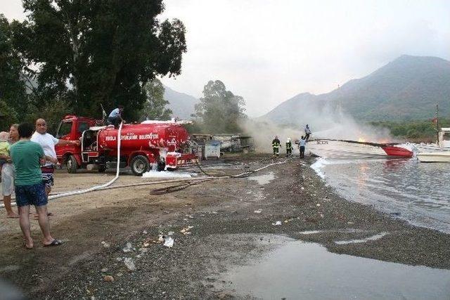 Bakım Sırasında Alev Alan Tekne K&uuml;l Oldu 1