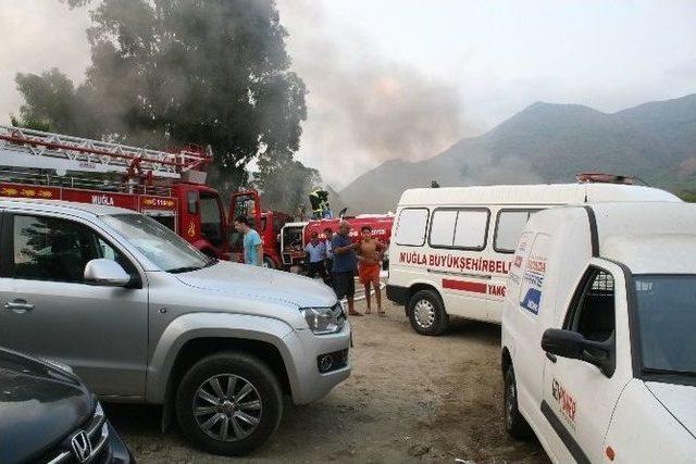 Bakım Sırasında Alev Alan Tekne K&uuml;l Oldu 3