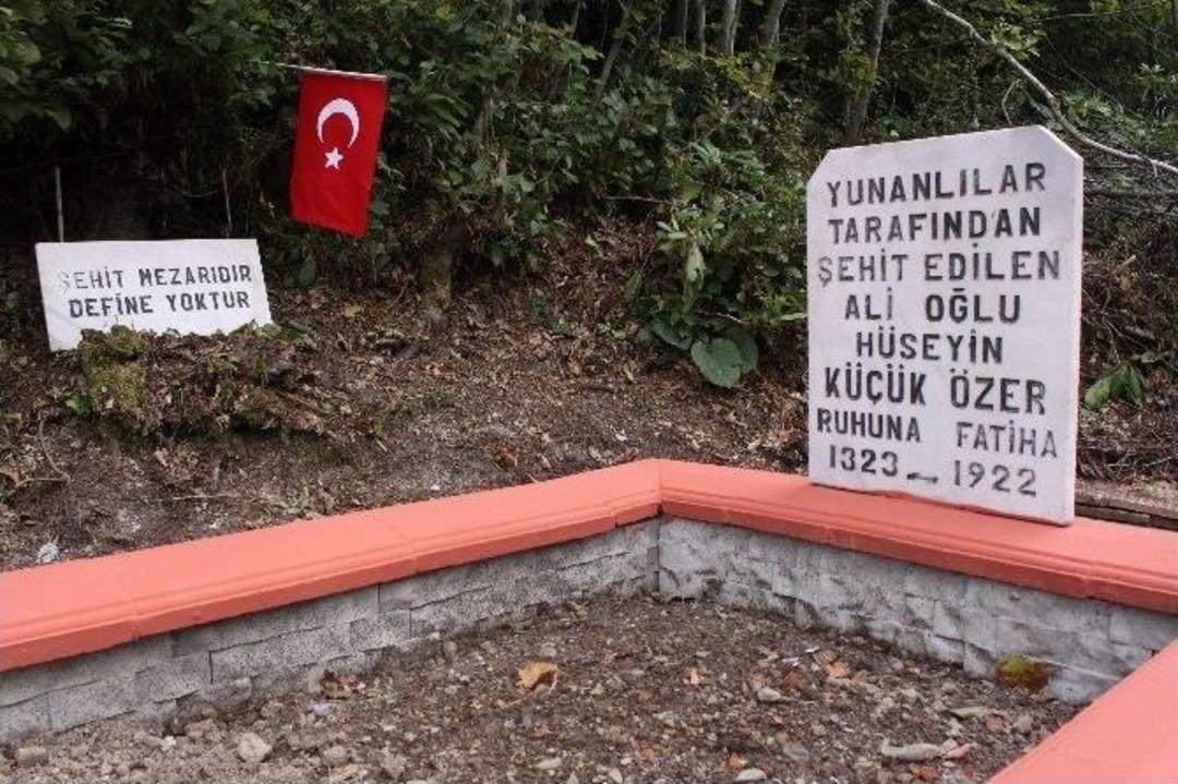 (&ouml;zel Haber) Definecilerin Talan Ettiği Şehit Mezarına Uyarı Yazısı