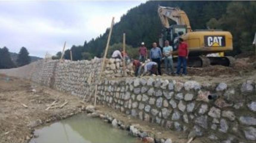 Azdavay&rsquo;da İstinat Duvarı &Ccedil;alışmaları Devam Ediyor