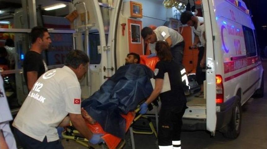 Suriyeliler Arasında Bı&ccedil;aklı Kavga: 2 Yaralı