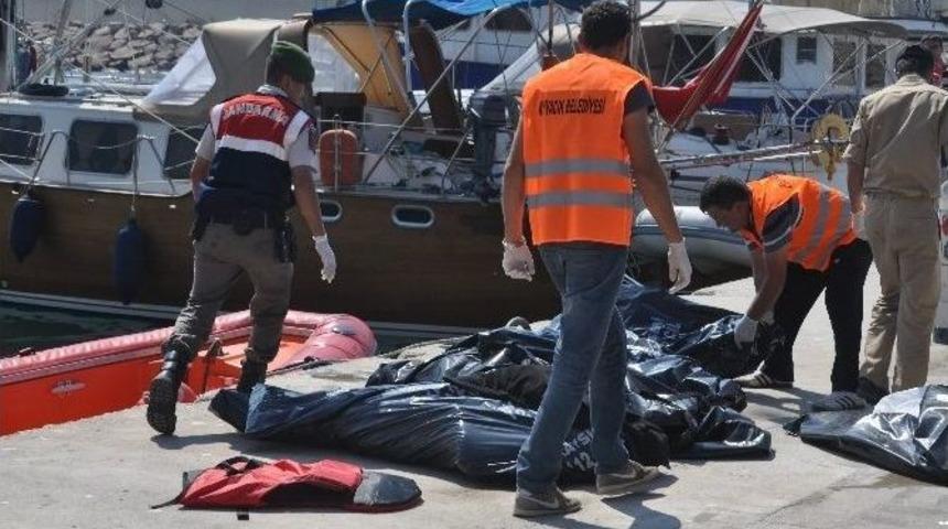 M&uuml;lteci Botu Geminin Altında Kaldı: 13 &Ouml;l&uuml;, 13 Kayıp