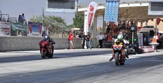 Konya’da Motodrag Yarışları Nefes Kesti