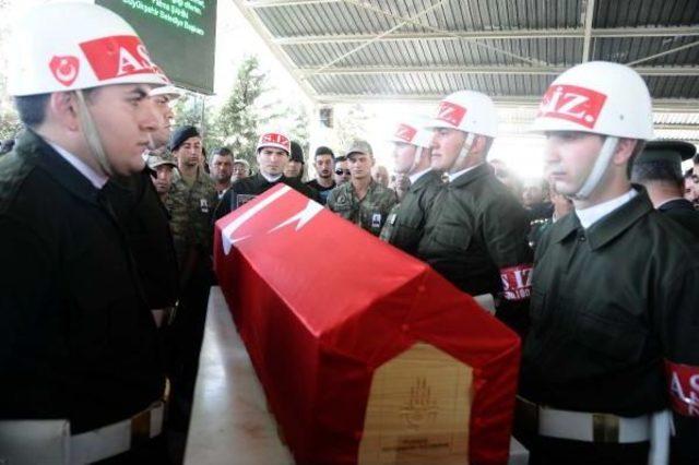 Birliğinde Intihar Eden Astsubay Gaziantep&rsquo;Te Toprağa Verildi 3