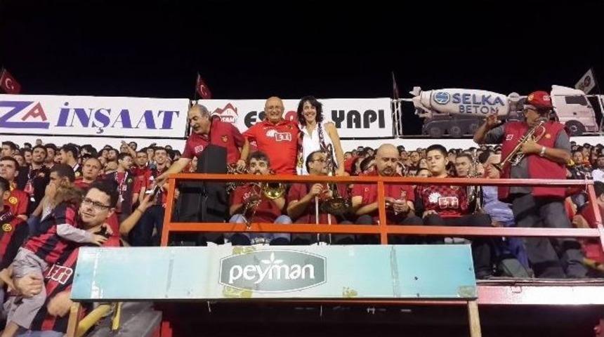 &Ccedil;akır&ouml;zer &Ccedil;ifti Ma&ccedil;ı Bando Es Es İle İzledi