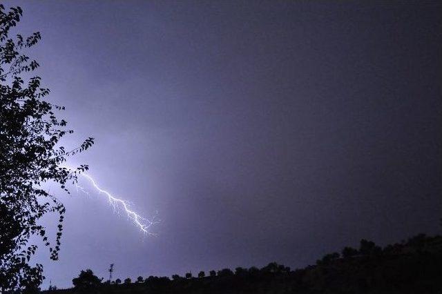 Muğla’da Şimşekler Gökyüzünü Aydınlattı 3