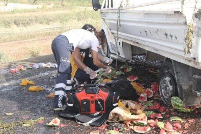 Lastiği Patlayan Kamyonet Devrildi: 1 Ölü, 5 Yaralı