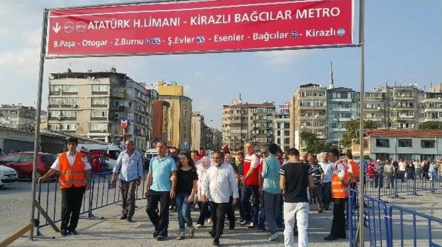 Vatandaşlar Miting Alanına Akın Akın Gelmeye Devam Ediyor