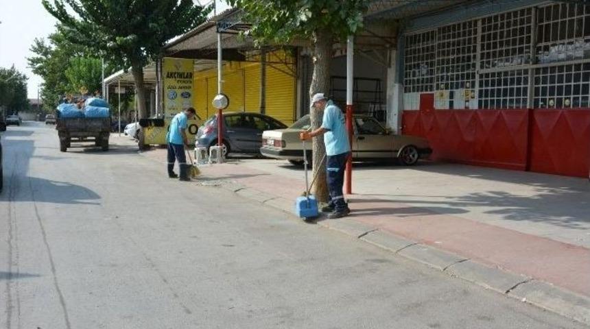 Yunusemre Belediyesi&rsquo;nden Bayram Temizliği