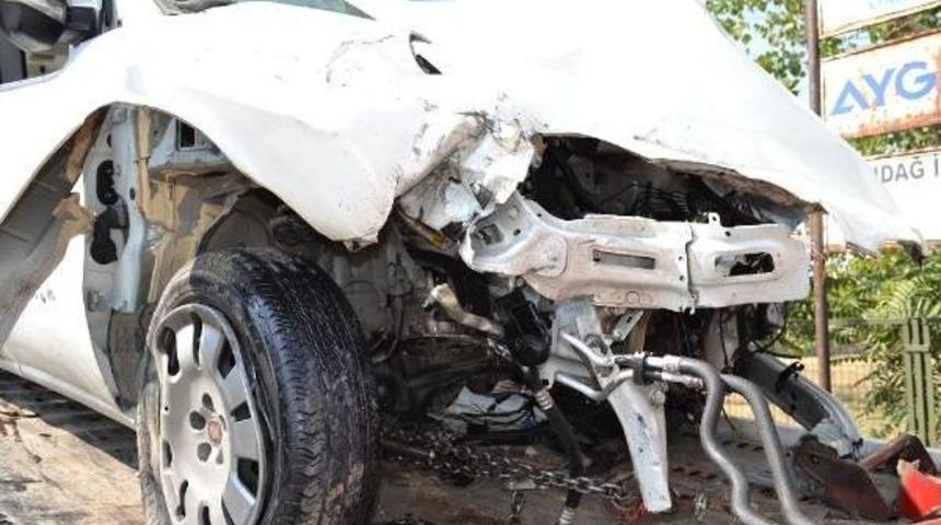 Aracın Motoru Yola Fırladı: 1 Yaralı
