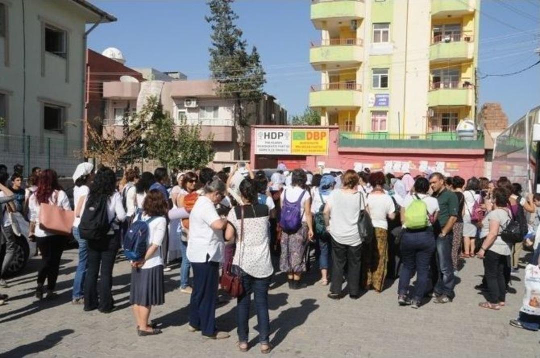 Barış İ&ccedil;in Kadın Dayanışması &Uuml;yesi 150 Kadın Cizre&rsquo;ye Geldi