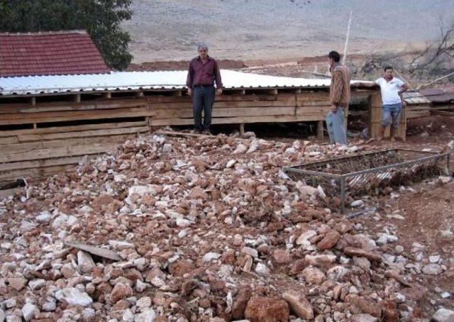 Yarım Saatlik Sağanak Sele Neden Oldu