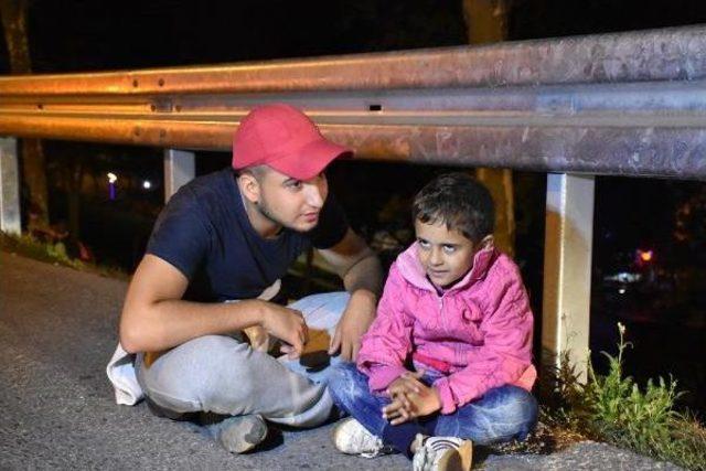 Avrupa'ya Gitmek Isteyen Suriyeliler Tem'de Edirne'ye Doğru Yürüyor