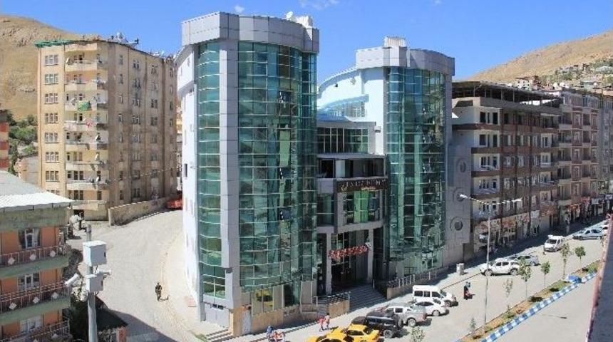 Hakkari İlk Defa Y&uuml;r&uuml;yen Merdiven Ve Bowling Salonuyla Tanıştı