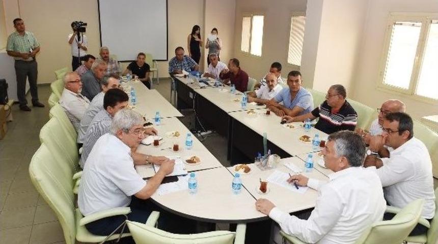 Başkan Karalar&rsquo;ın Muhtarlarla &lsquo;beyin Fırtınası&rsquo; S&uuml;r&uuml;yor