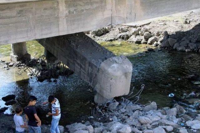 Nusaybin'de Pkk'dan Köprüye Bombalı Saldırı