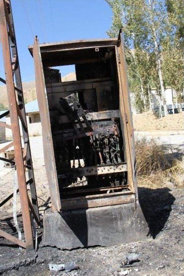 Başkale&rsquo;de Elekrik Trafosu Yandı 1