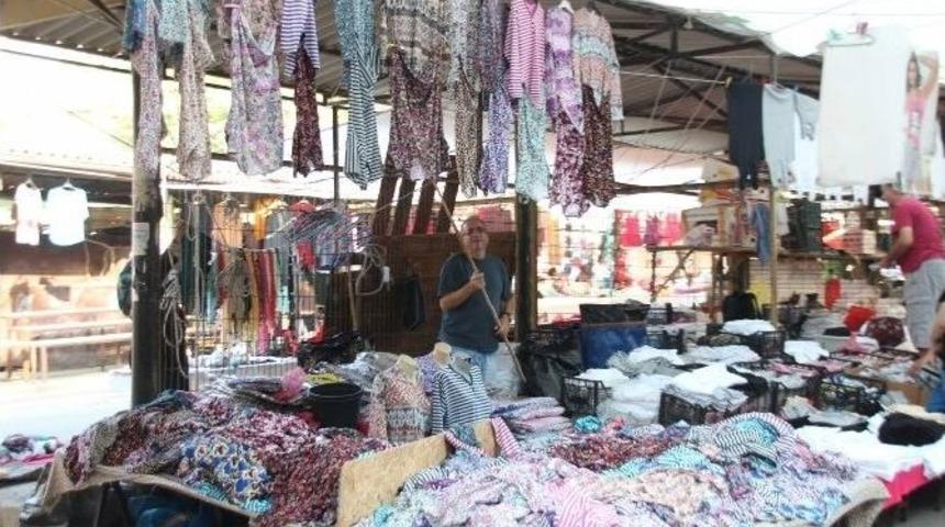 Pazar Esnafının Y&uuml;z&uuml; G&uuml;lm&uuml;yor