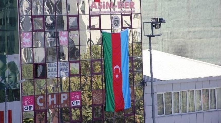 Ermenice Yazıya Bayraklı Protesto