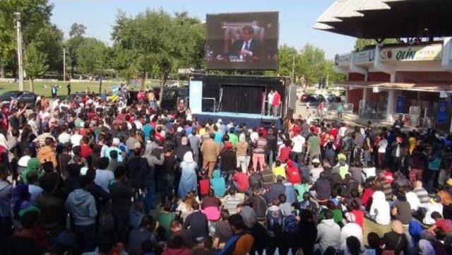 Suriyeli Sığınmacıların Er Meydanı'ndaki Bekleyişleri Sürüyor