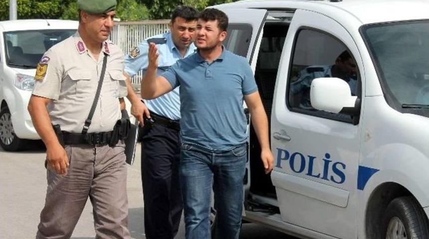 Otomobilin &Ccedil;arptığı Elektrikli Bisiklet S&uuml;r&uuml;c&uuml;s&uuml; &Ouml;ld&uuml;