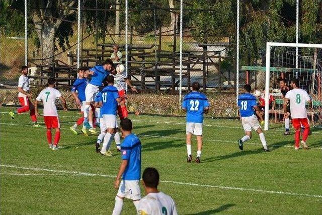 Foça Belediye Spor Sahaya İndi