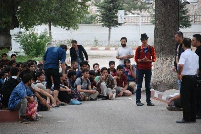 Edirne’den Tokat’a Getirilen 35o Mülteci, İstanbul’a Dönüş Yapıyor