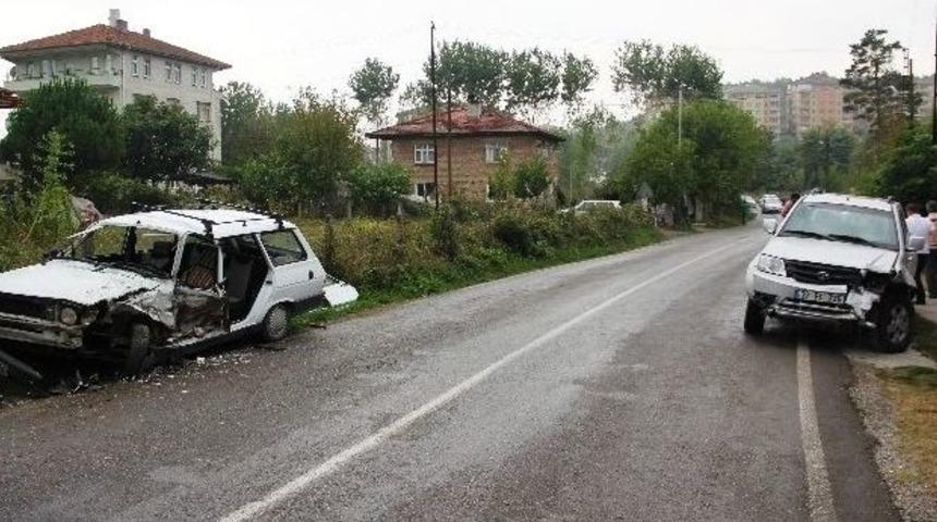 Bartın’da Trafik Kazası: 2 Yaralı
