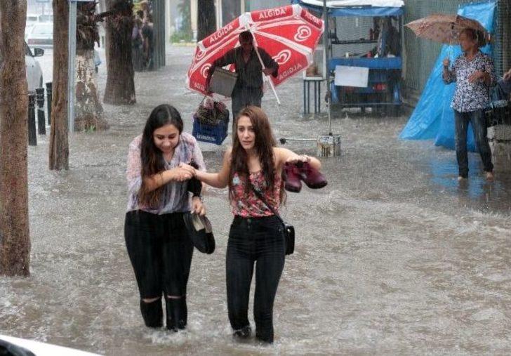Adana’da Yağmur Hayatı Felç Etti G1