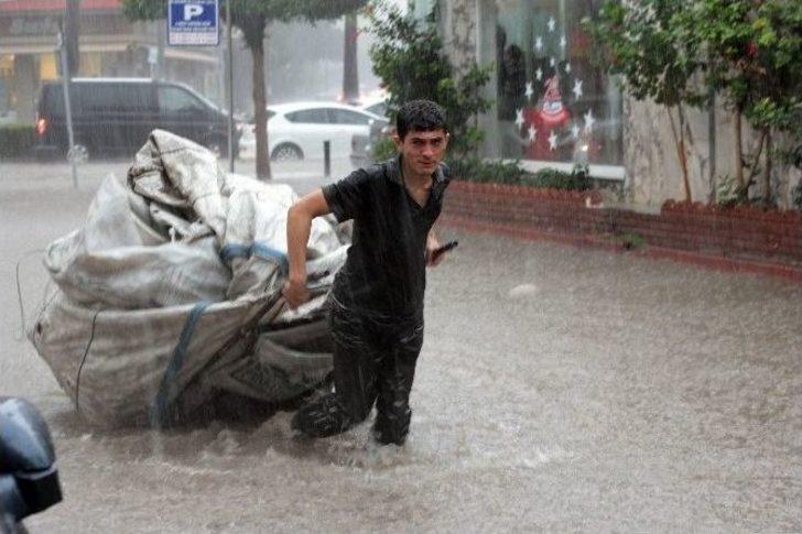 Adana’da Yağmur Hayatı Felç Etti G3