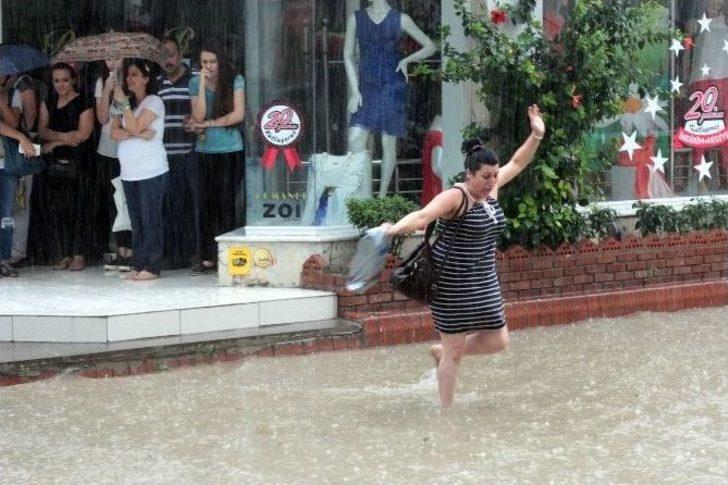 Adana’da Yağmur Hayatı Felç Etti G5