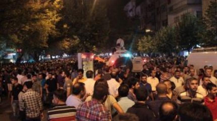 Kırşehir&rsquo;de Bayrak Eylemi Sonrasında &Ccedil;ıkan Olaylarla İlgili Olarak 13 Kişi Tutuklandı