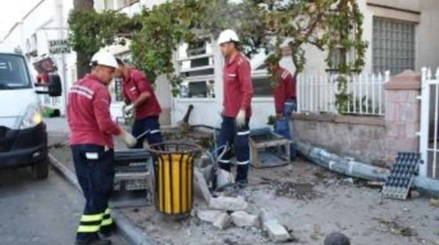 Dikkatsiz Ve Hız Meraklısı S&uuml;r&uuml;c&uuml;ler Kamu Mallarına Da Zarar Veriyor