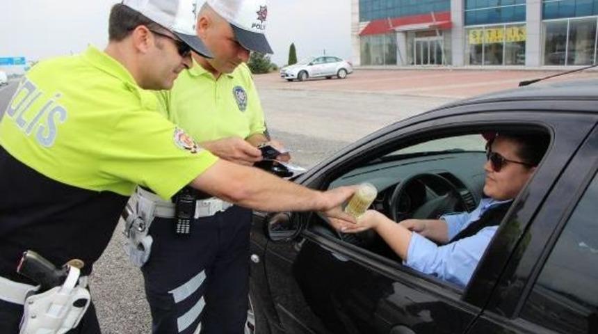 Polisten S&uuml;r&uuml;c&uuml;lere &Ccedil;ikolata