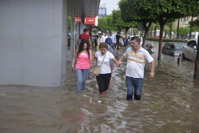 Adana'da Yağmur Yaşamı Felç Etti / Ek Fotoğraflar