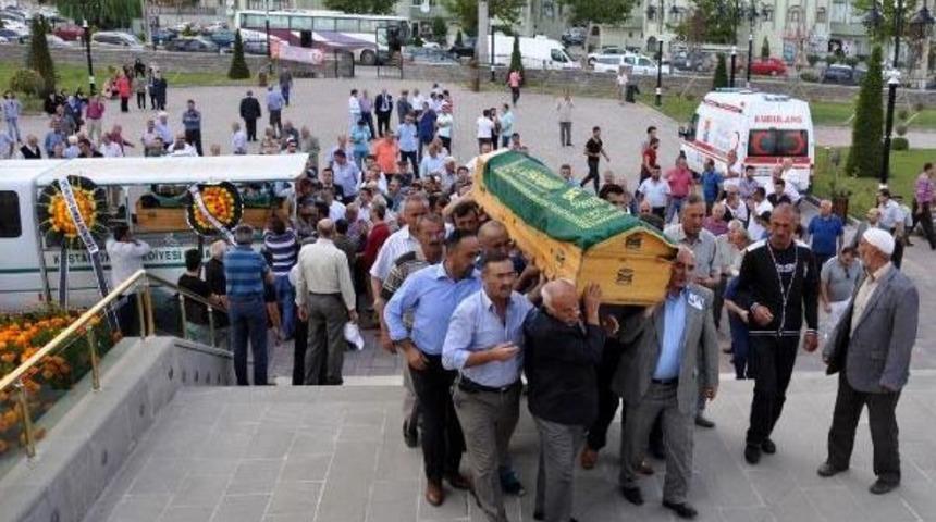 Kazada &Ouml;len Sgk İl M&uuml;d&uuml;r Yardımcısı Ve Eşi Toparağa Verildi