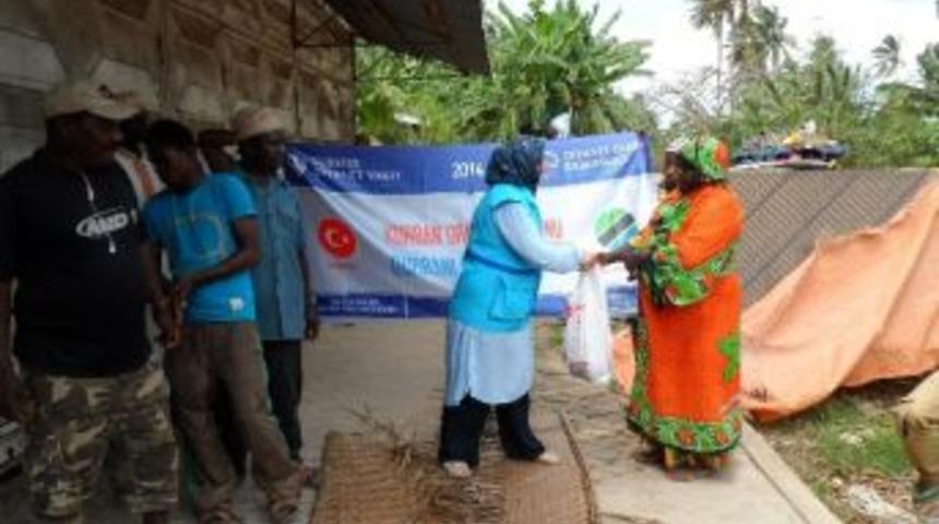 Diyanet Vakfı 204 G&ouml;n&uuml;ll&uuml;s&uuml;yle 103 &Uuml;lkede Kurban Dağıtımı Yapacak