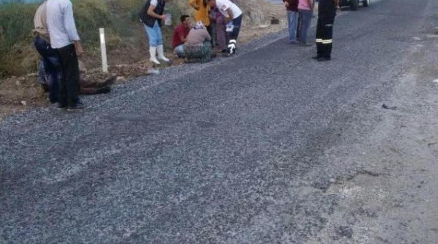 Otomobil Takla Attı: 2 &Ouml;l&uuml;, 2 Yaralı