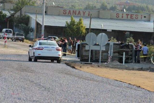 Otomobil Takla Attı: 2 Ölü, 2 Yaralı 1