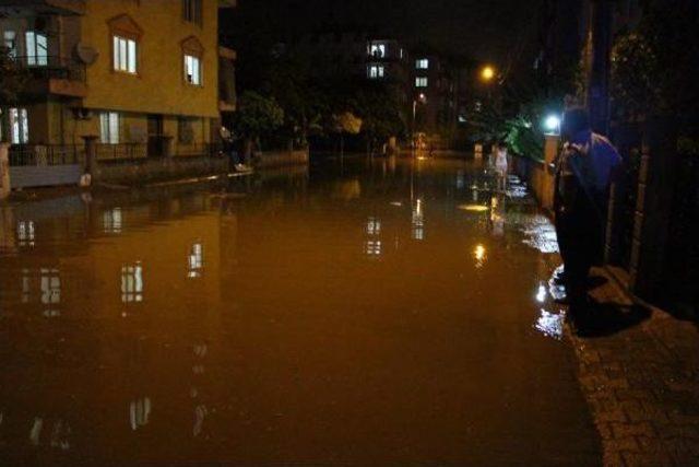 Antalya da Yağmur Sokakları G&ouml;le &Ccedil;evirdi 2