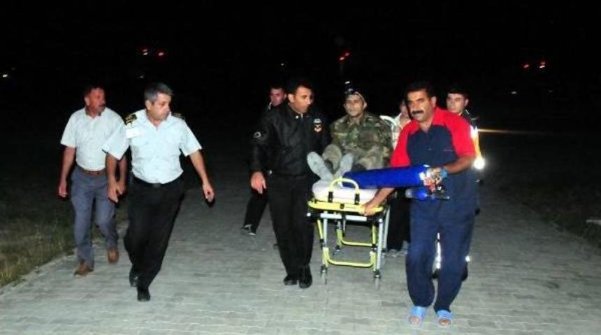 El Yapımı Patlayıcı Askeri Aracın Ge&ccedil;işi Sırasında Patlatıldı: 7 Asker Yaralı (2)